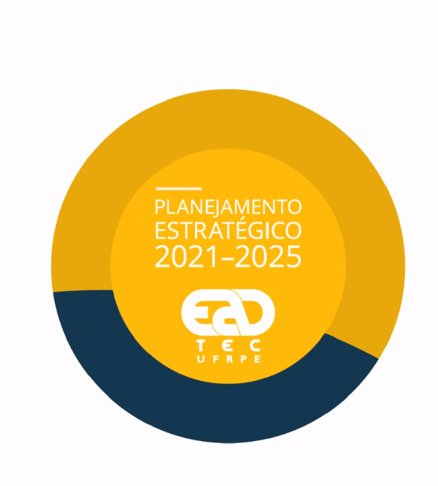 Logotipo do Planejamento Estratégico 2021-2025 UAEADTec. Ele é formado por um círculo amarelo dentro do qual está escrito, em letras brancas e maiúsculas finas, "planejamento estratégico 2021-2025.". Abaixo, está a versão branca do logotipo da UAEADTec. A borda do círculo é formada por um amarelo em outro tom e, e um parte, azul. 